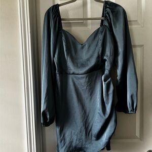 Cute blue dress. (L)